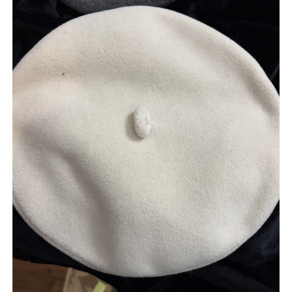 Cream Colored Fownes Fleece Beret